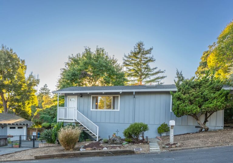 1905 Fairway Dr, Belmont